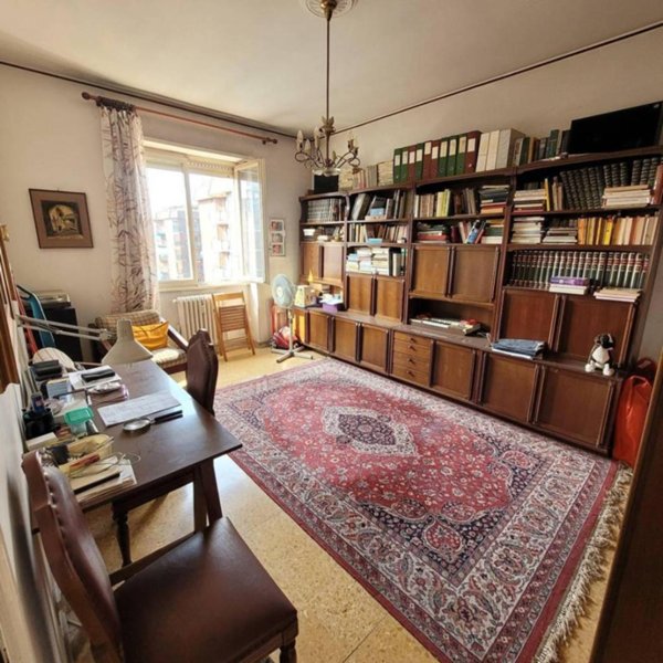 appartamento in vendita a Milano in zona Lorenteggio