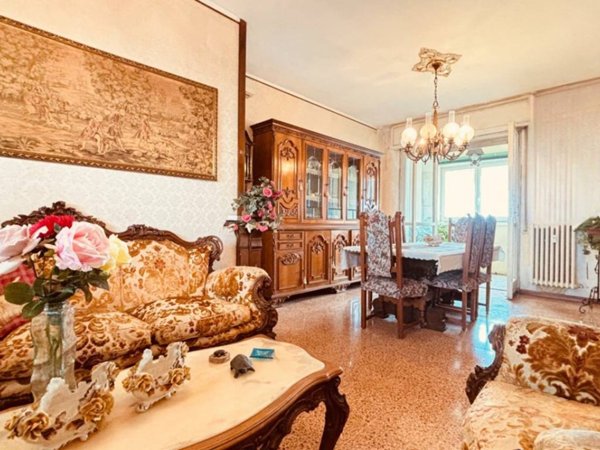 appartamento in vendita a Milano in zona Baggio