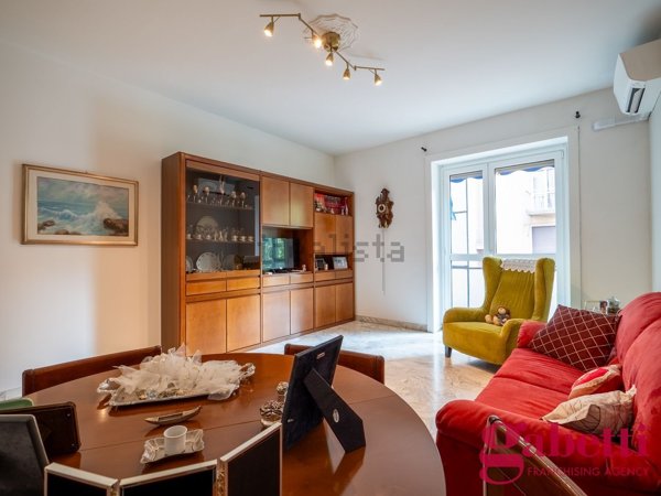 appartamento in vendita a Milano in zona Lorenteggio