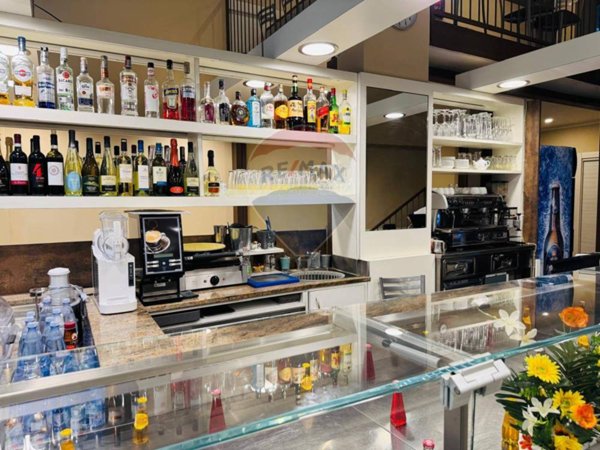 negozio in vendita a Milano in zona Rogoredo