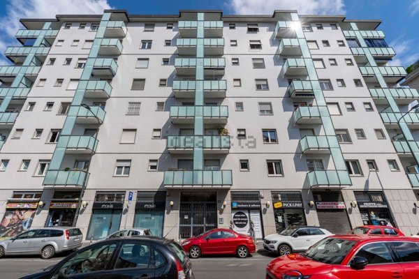 appartamento in vendita a Milano in zona Lorenteggio