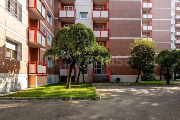 appartamento in vendita a Milano in zona Gratosoglio