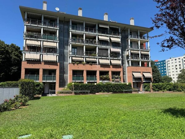 appartamento in vendita a Milano in zona Forlanini