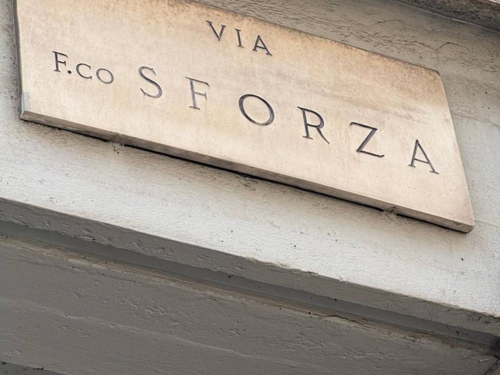 negozio in vendita a Milano in zona Guastalla