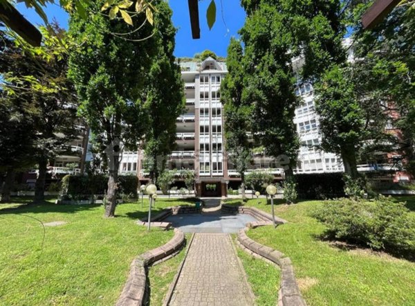 appartamento in vendita a Milano in zona Gallaratese