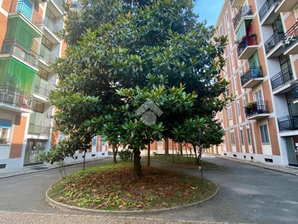 appartamento in vendita a Milano in zona Baggio