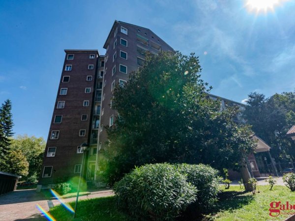 appartamento in vendita a Milano in zona Morivione
