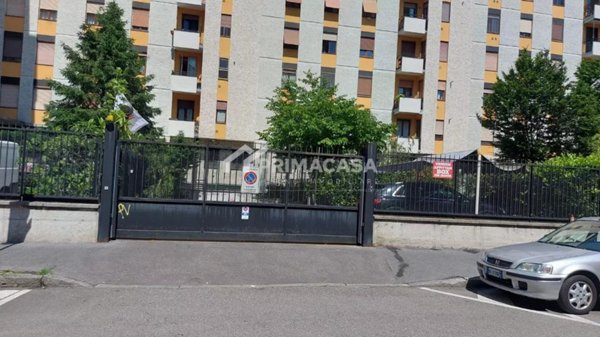 negozio in vendita a Milano in zona Corvetto