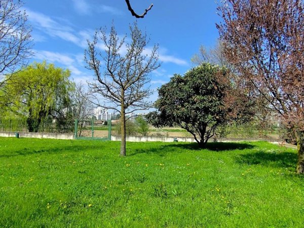 casa indipendente in vendita a Milano in zona Chiesa Rossa