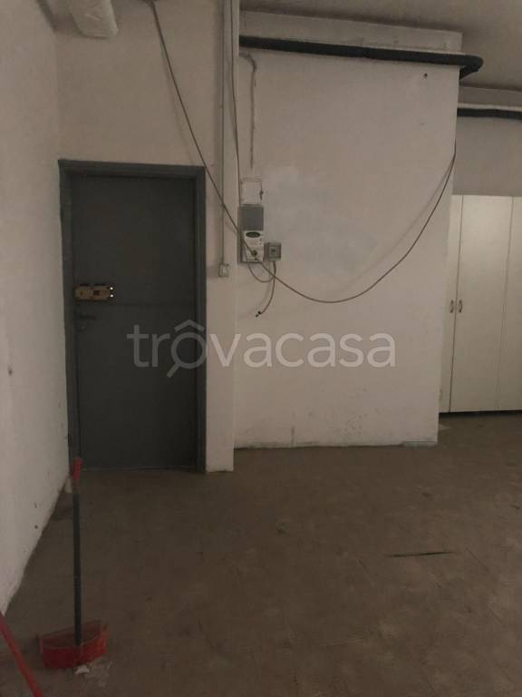 locale commerciale in vendita a Milano