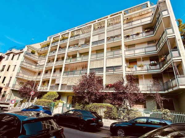 appartamento in vendita a Milano in zona Sempione