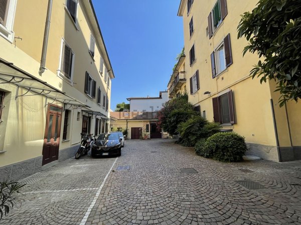appartamento in vendita a Milano in zona Porta Genova