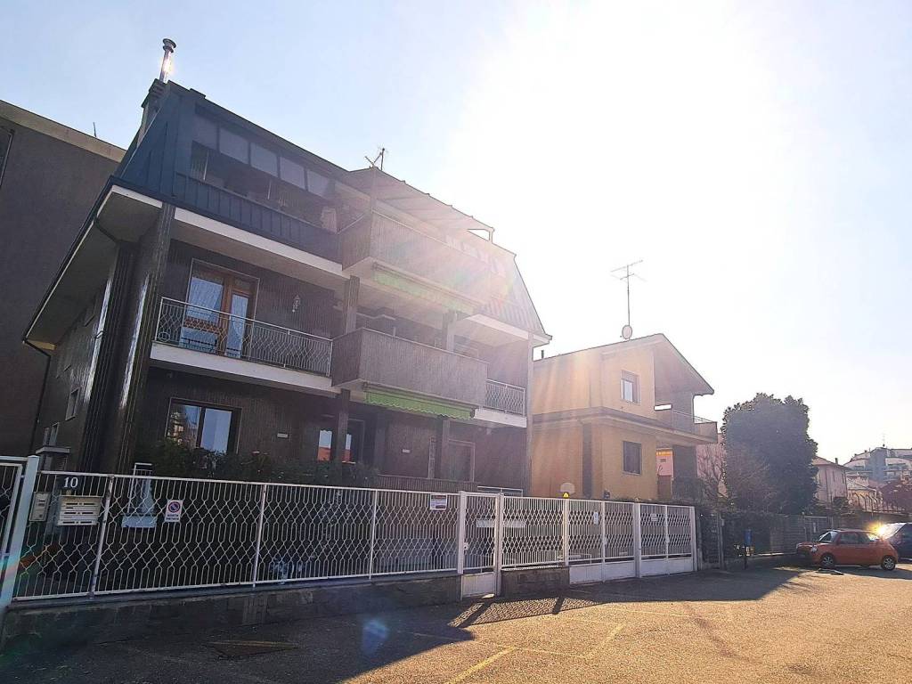 appartamento in vendita a Milano in zona Baggio