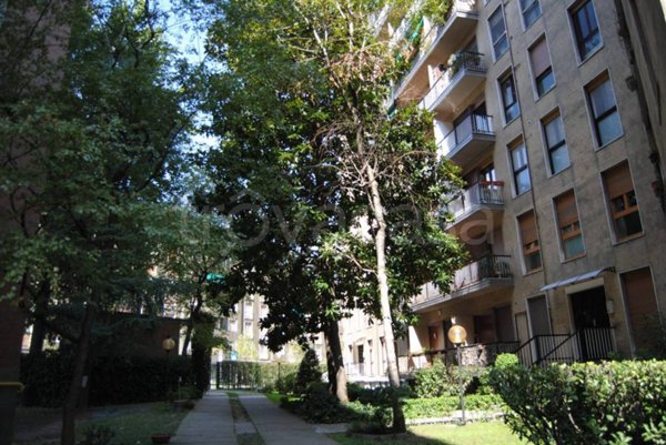 appartamento in vendita a Milano in zona Lorenteggio