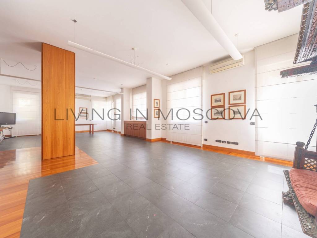 appartamento in vendita a Milano in zona Sant'Ambrogio
