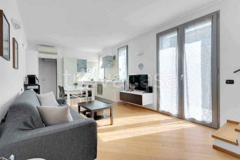 appartamento in vendita a Milano in zona Muggiano