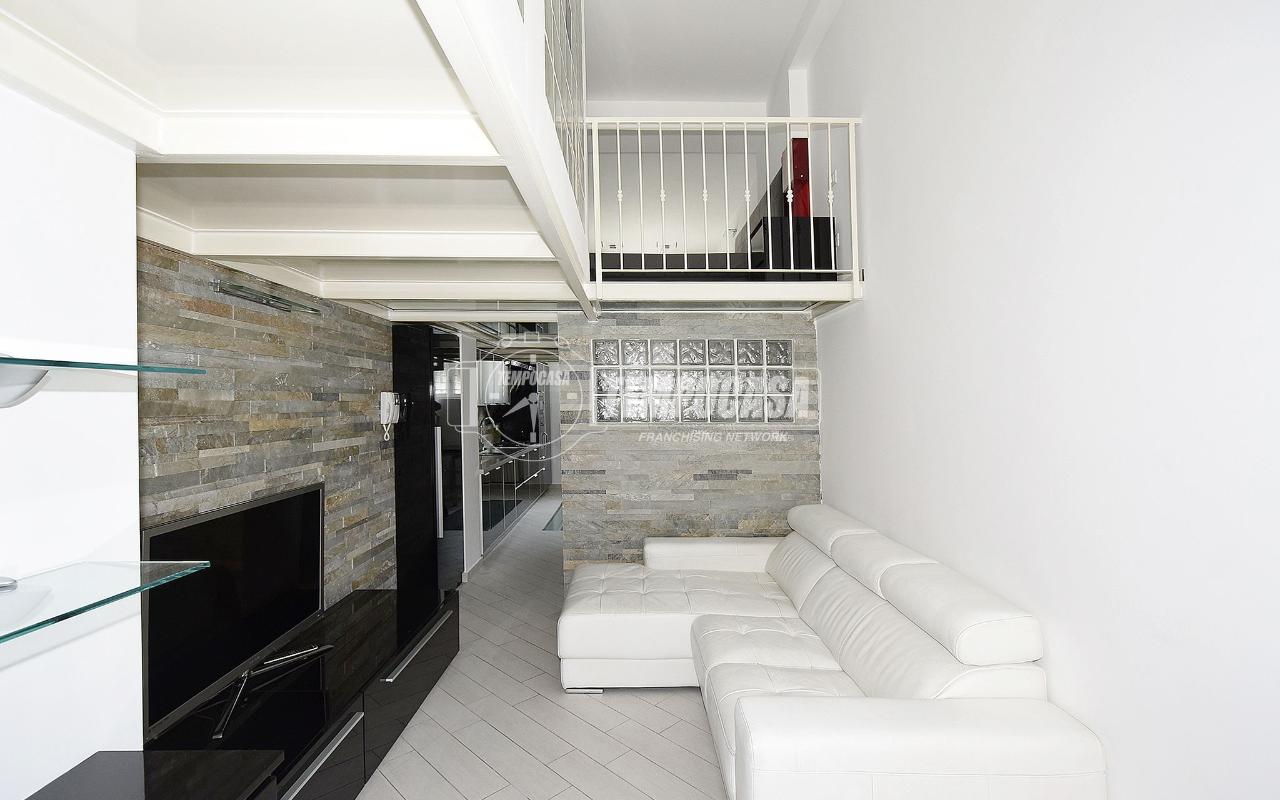 appartamento in vendita a Milano in zona Montalbino