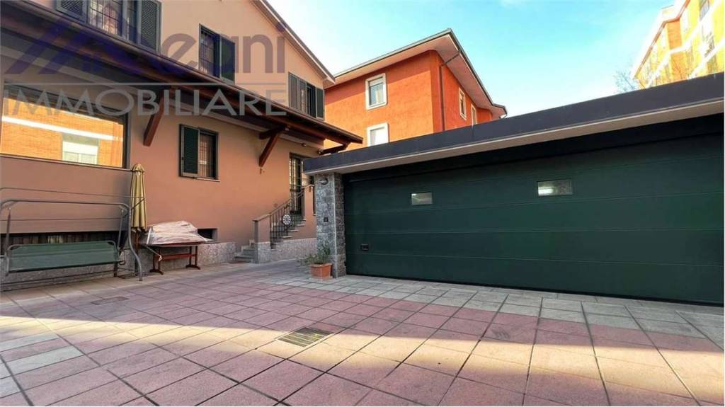 casa indipendente in vendita a Milano in zona Vigentino