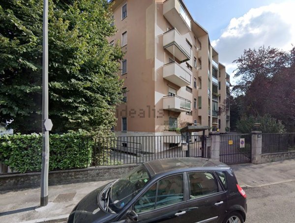 appartamento in vendita a Milano in zona Baggio