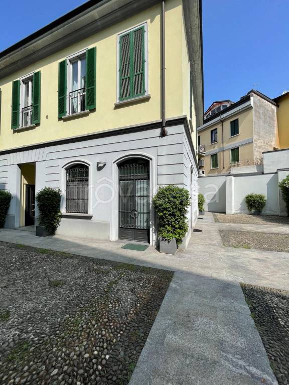 appartamento in vendita a Milano in zona Porta Genova