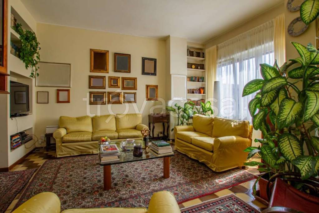 appartamento in vendita a Milano in zona Guastalla