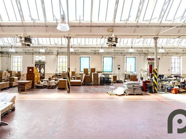 locale commerciale in vendita a Milano in zona Crescenzago