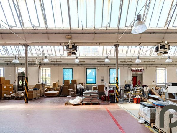 locale commerciale in vendita a Milano in zona Crescenzago