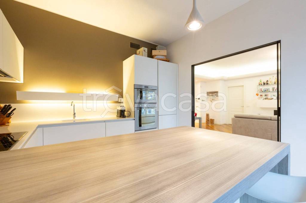appartamento in vendita a Milano in zona Città Studi