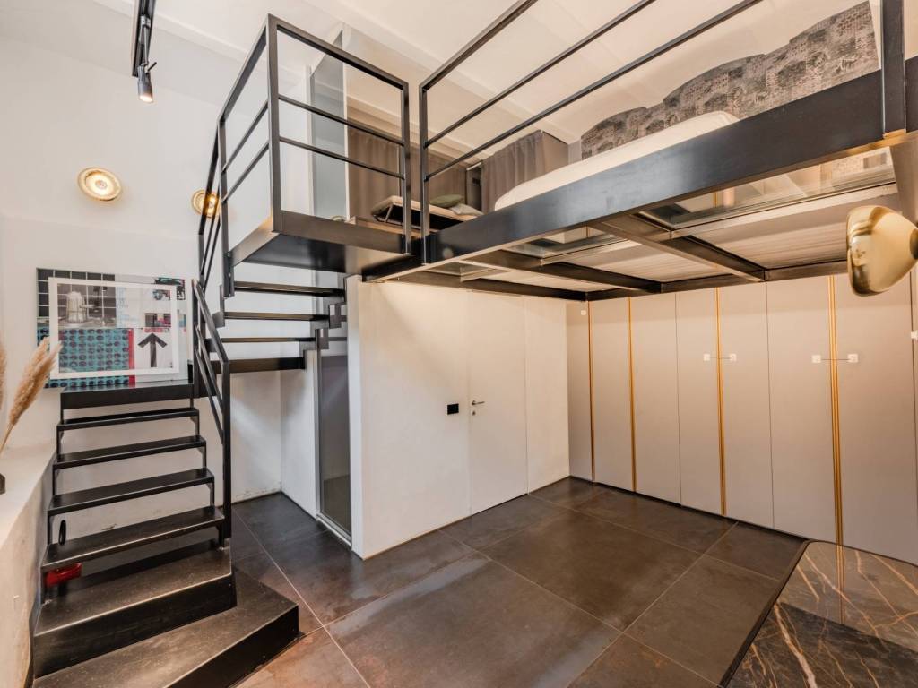 appartamento in vendita a Milano in zona Guastalla