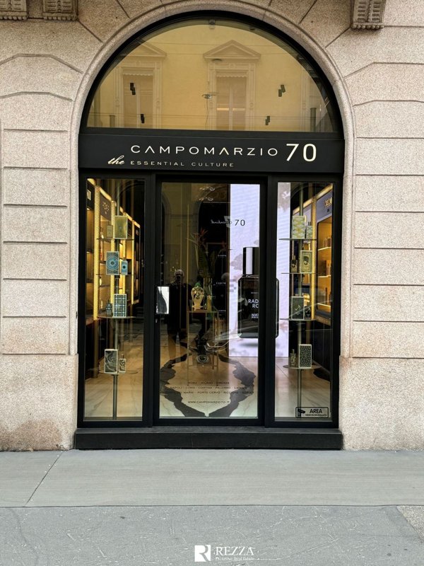 locale commerciale in vendita a Milano in zona Centro Storico