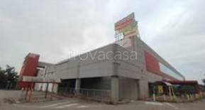 negozio in vendita a Milano in zona Muggiano