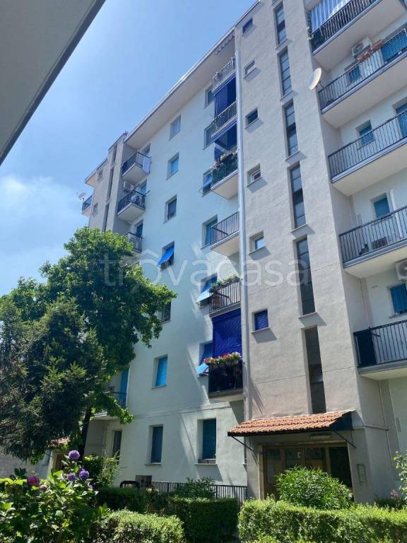 appartamento in vendita a Milano in zona Baggio