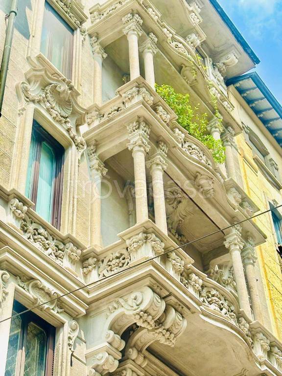 appartamento in vendita a Milano in zona Cadorna