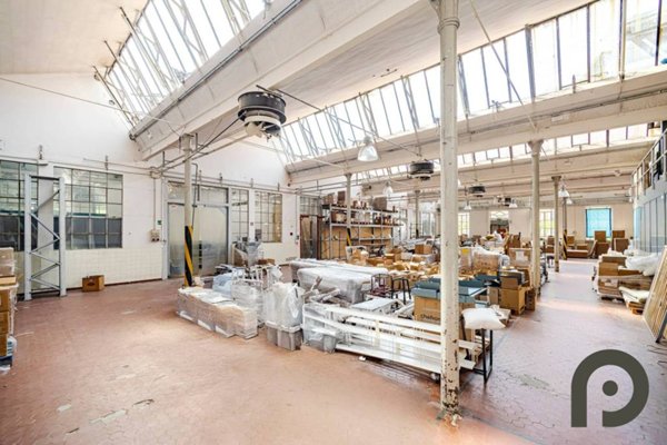 locale commerciale in vendita a Milano in zona Crescenzago