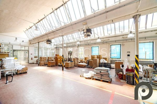 locale commerciale in vendita a Milano in zona Crescenzago