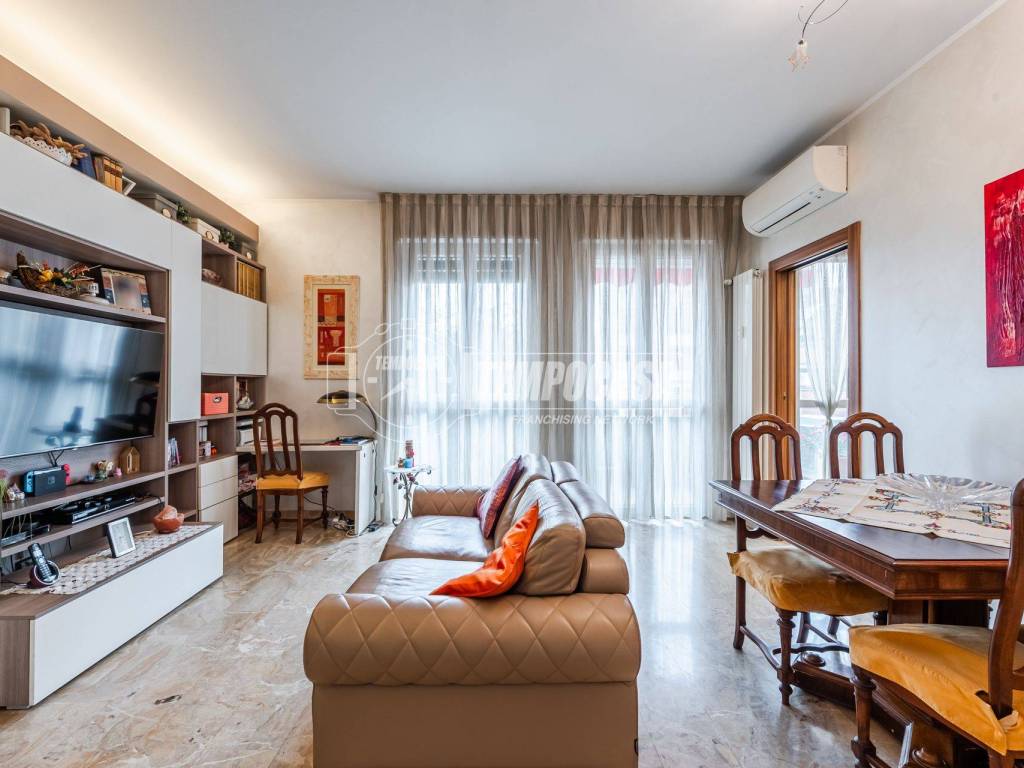 appartamento in vendita a Milano in zona Lambrate