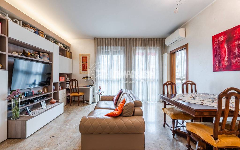 appartamento in vendita a Milano in zona Lambrate