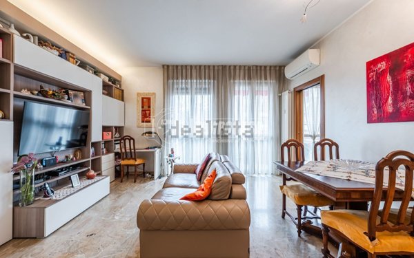 appartamento in vendita a Milano in zona Lambrate