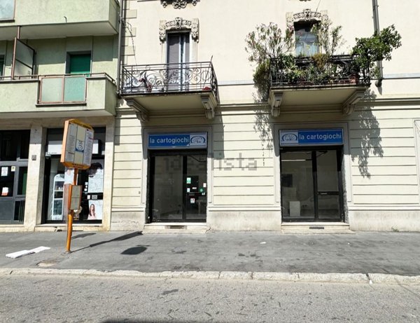 negozio in vendita a Milano in zona Rogoredo