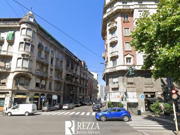 intera palazzina in vendita a Milano in zona Centro Direzionale