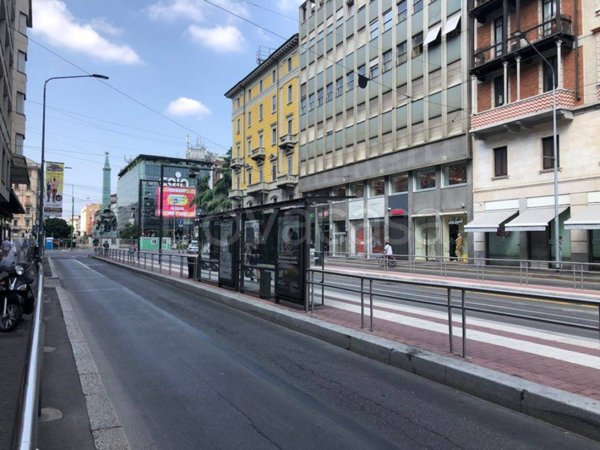 negozio in vendita a Milano in zona XXII Marzo