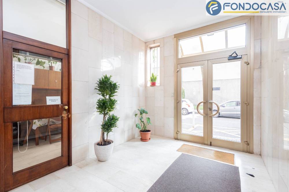 appartamento in vendita a Milano in zona Bocconi