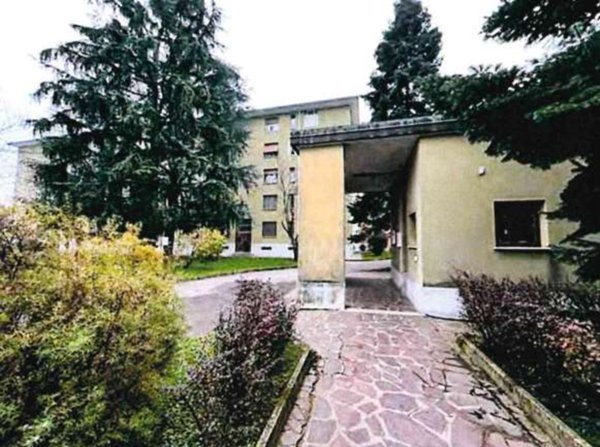 appartamento in vendita a Milano in zona Forze Armate