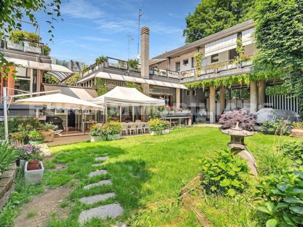 casa indipendente in vendita a Milano in zona Trenno