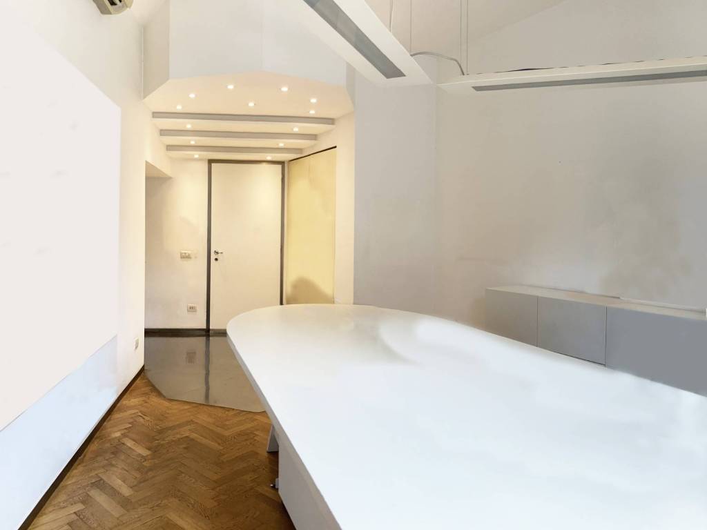 appartamento in vendita a Milano in zona Guastalla