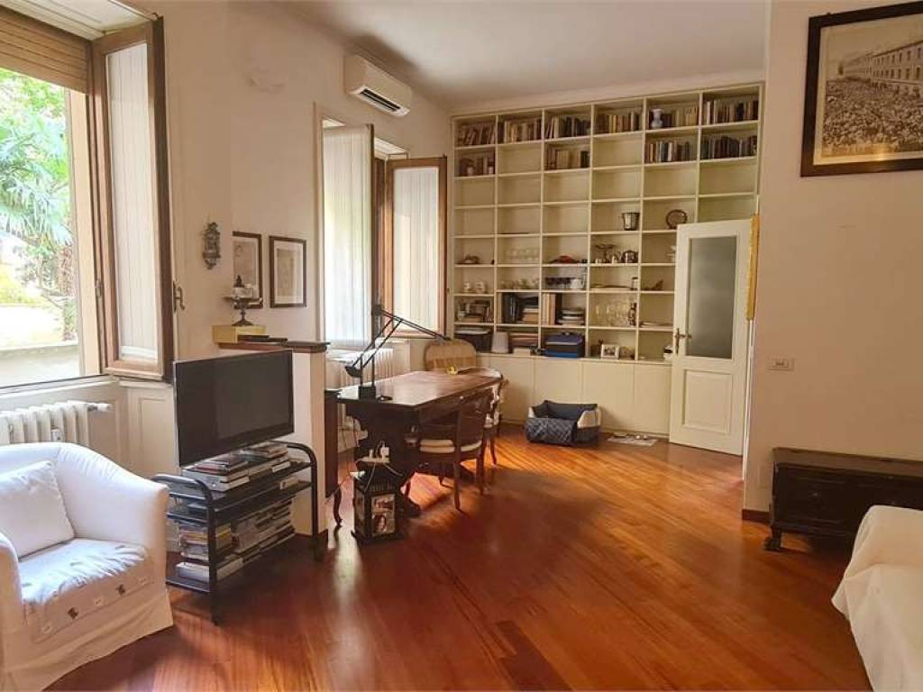 appartamento in vendita a Milano in zona Città Studi