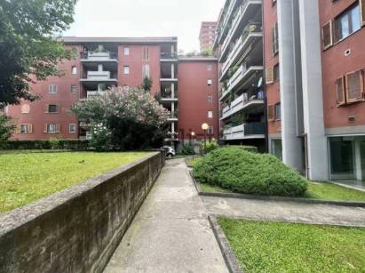 appartamento in vendita a Milano in zona Adriano