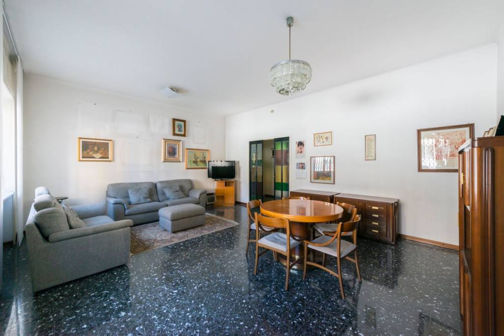 appartamento in vendita a Milano in zona Lorenteggio