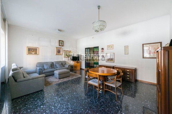 appartamento in vendita a Milano in zona Lorenteggio
