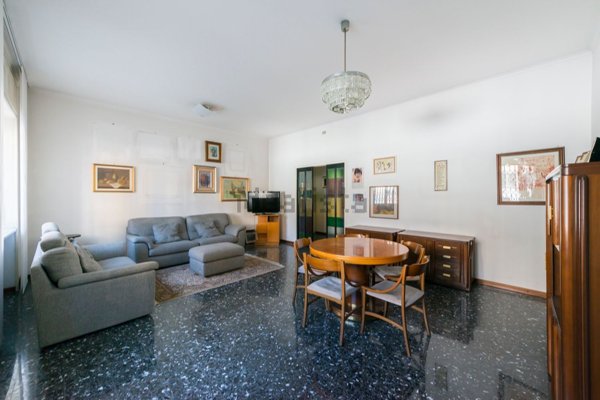 appartamento in vendita a Milano in zona Lorenteggio